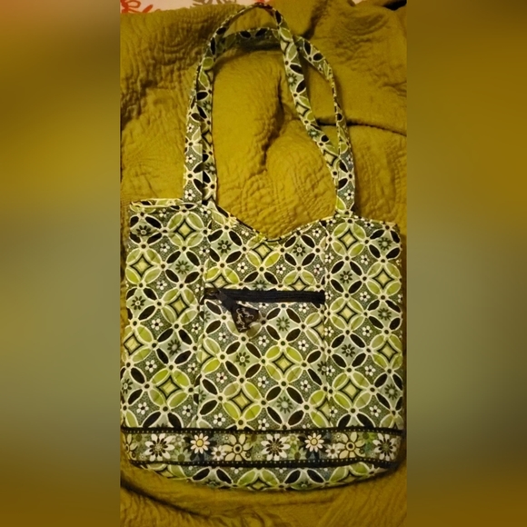 Vera Bradley Daisy Daisy Pattern Green/Blue Quilted Shoulder Purse Gently Used. - Picture 2 of 11